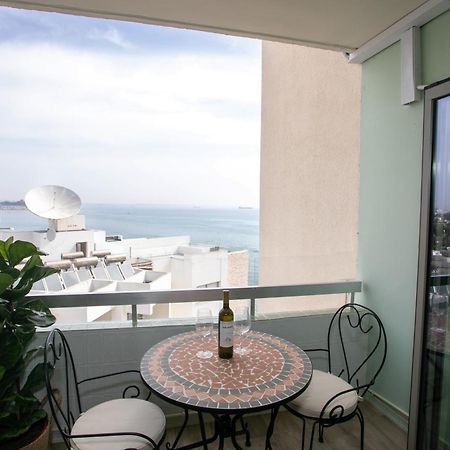 Palmove Luxurious Beachfront Apt Lárnaka Eksteriør bilde