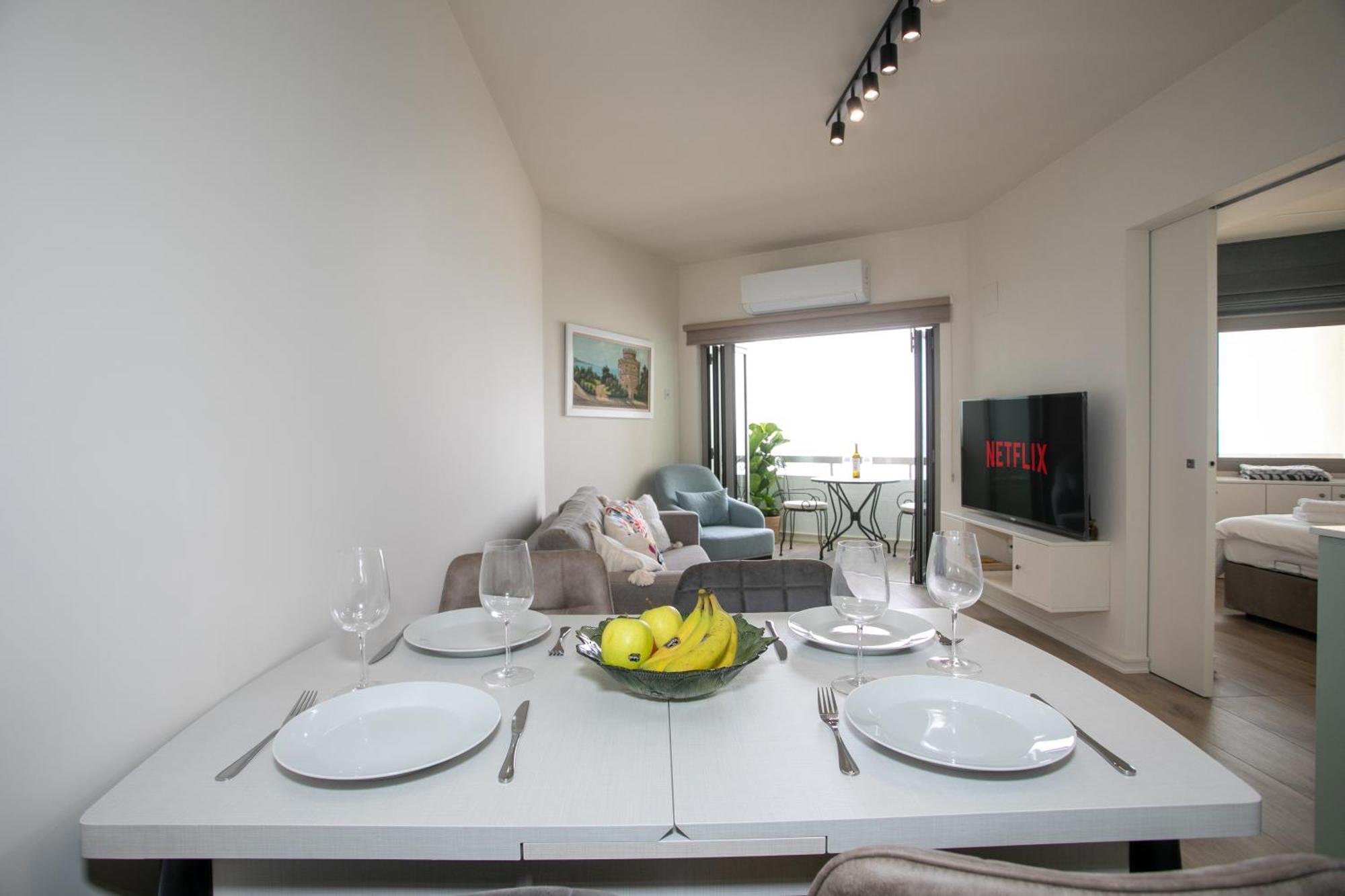 Palmove Luxurious Beachfront Apt Lárnaka Eksteriør bilde