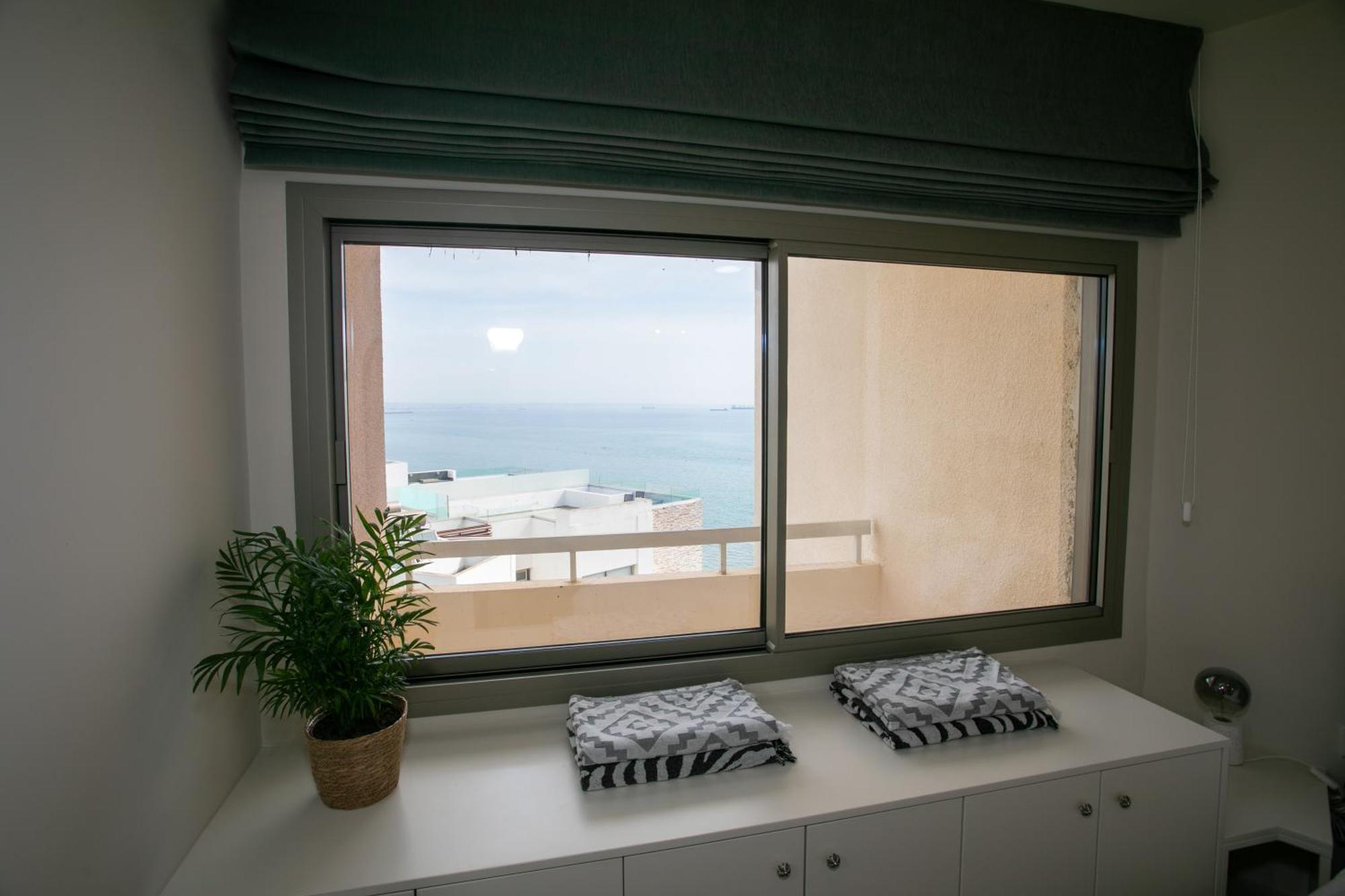Palmove Luxurious Beachfront Apt Lárnaka Eksteriør bilde