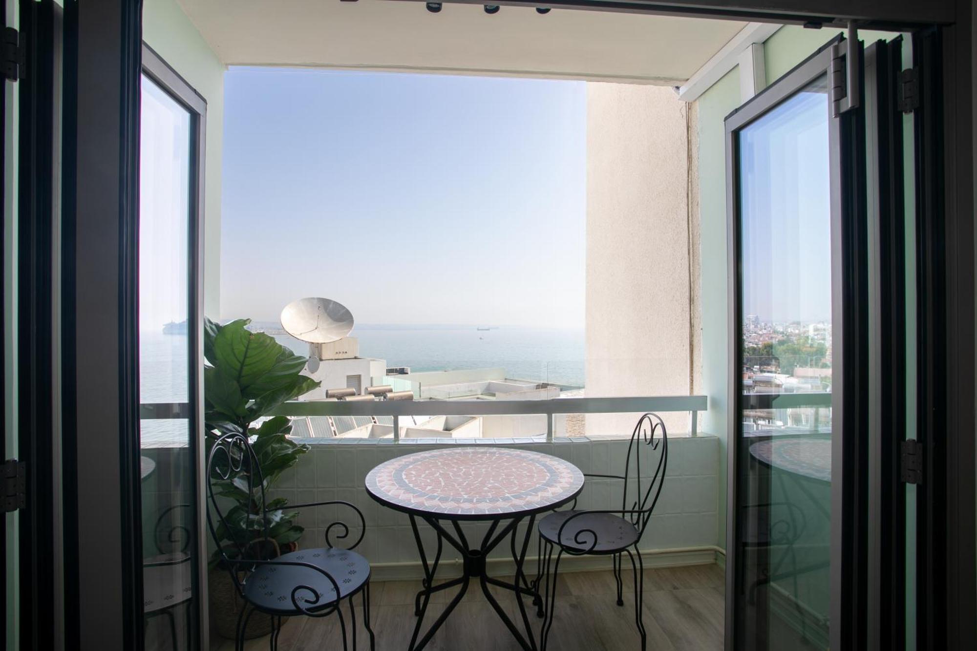 Palmove Luxurious Beachfront Apt Lárnaka Eksteriør bilde