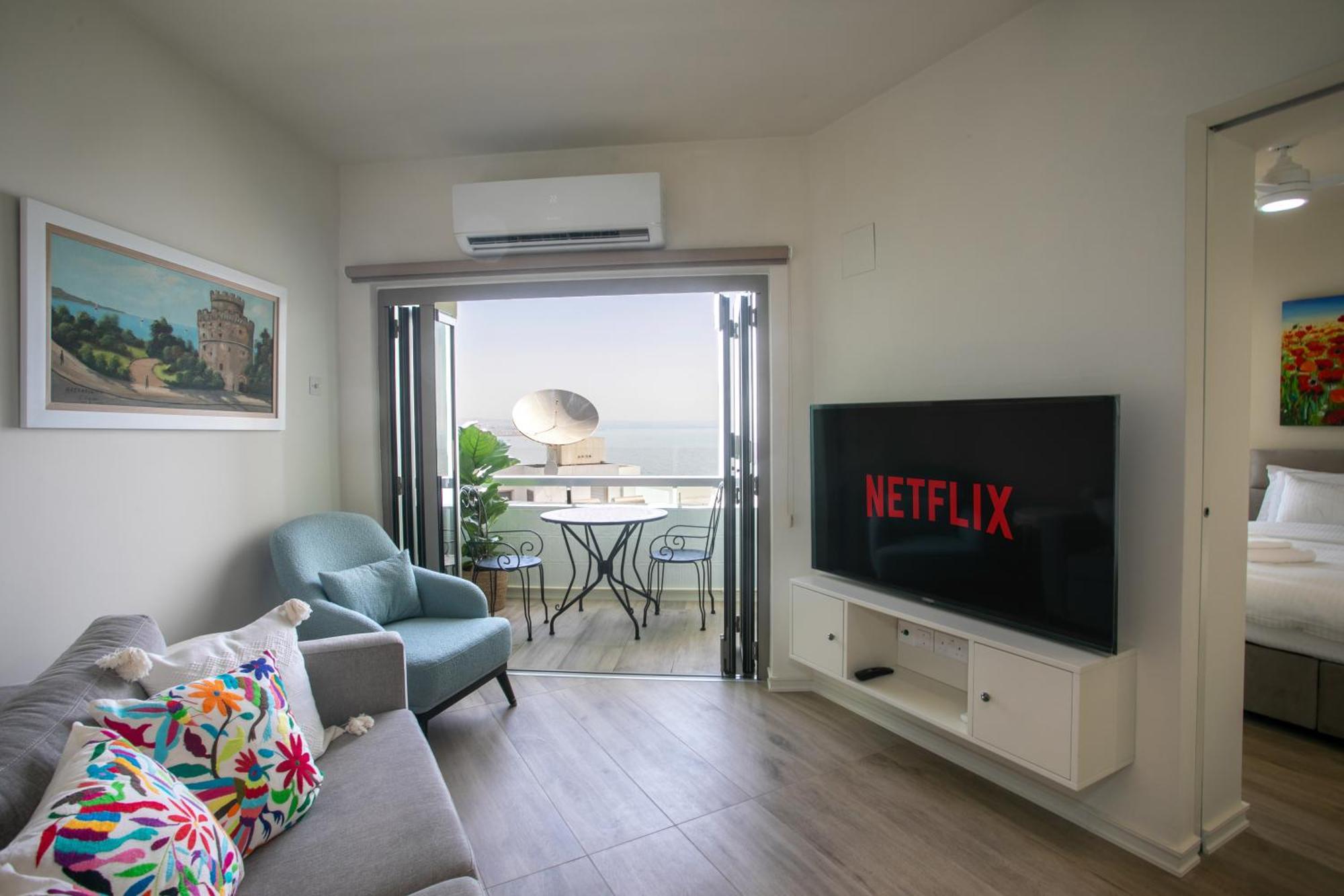 Palmove Luxurious Beachfront Apt Lárnaka Eksteriør bilde